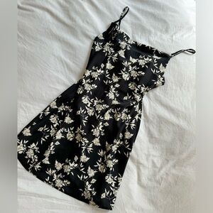 NWT 🏷️ Urban Outfitters Mallory Cowl Neck Floral Mini Dress